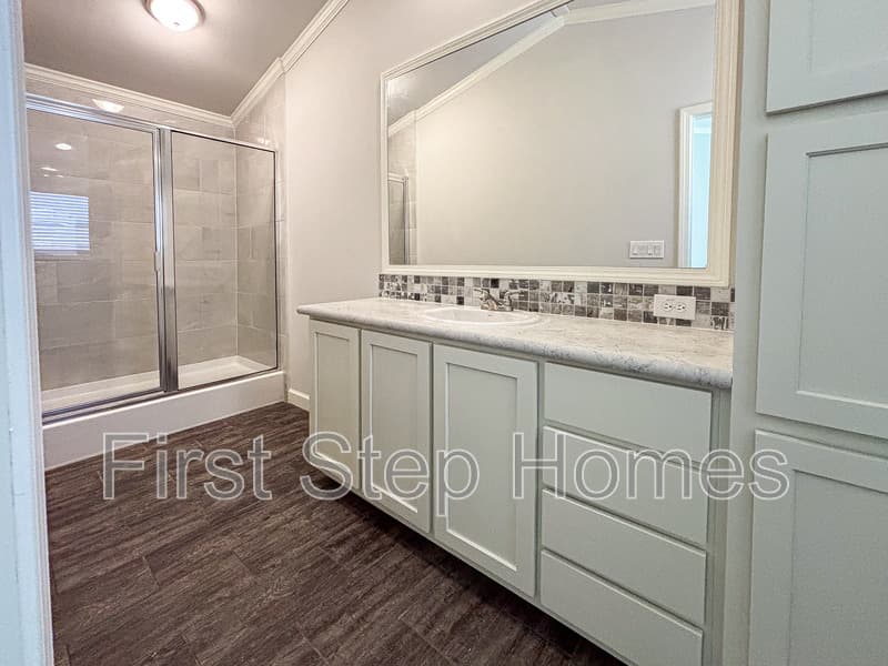 Tyler House: 121 Tres Cruces St