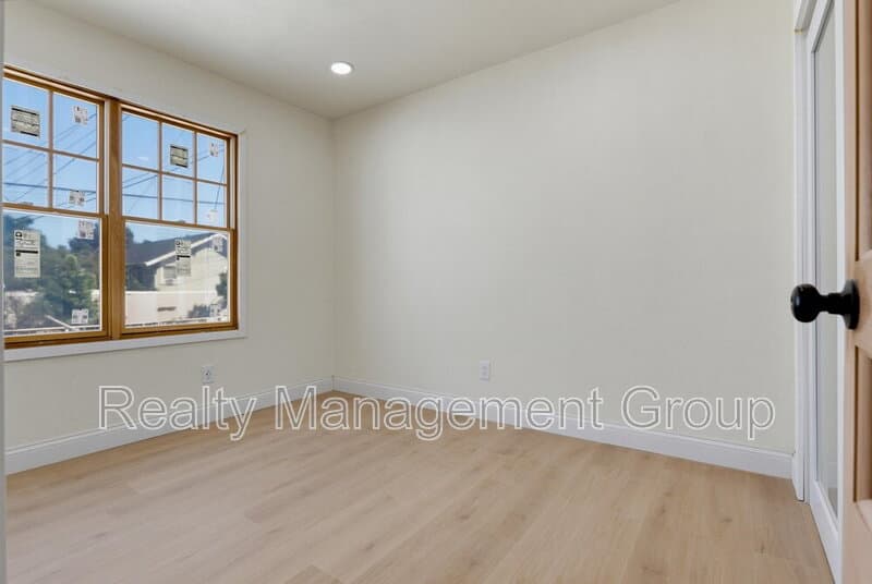 San Diego House: 4471 Cleveland Ave
