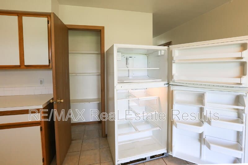 Rogers Condo: 2223 W Roselawn St