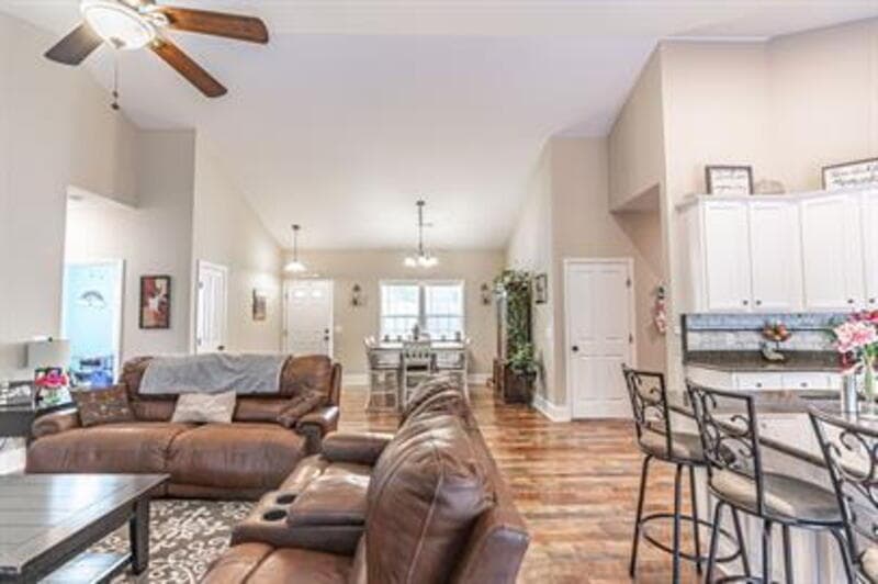 Pinehurst House: 55 Bridle Path Circle