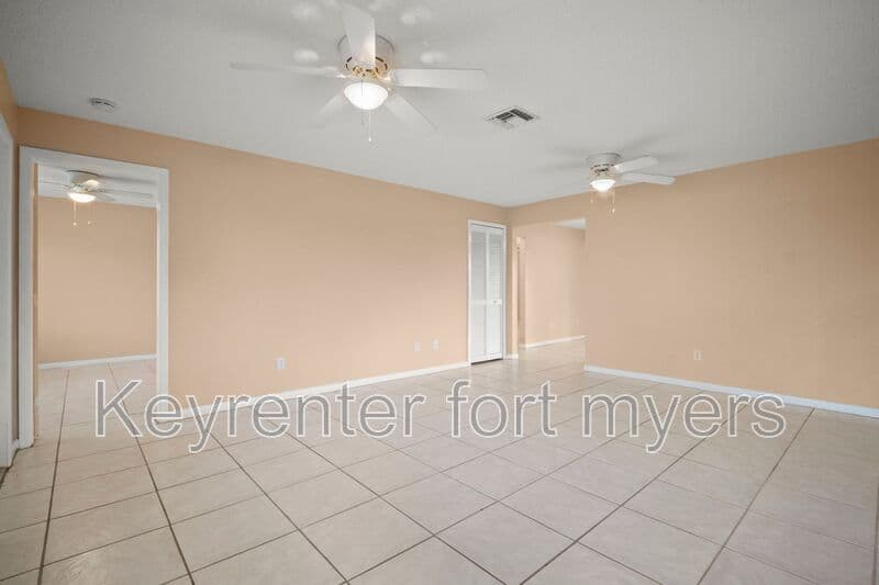 Cape Coral House: 4406 Santa Barbara Blvd