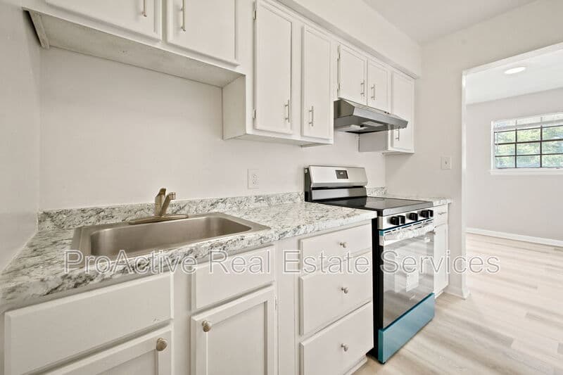 Norfolk House: 1458 Gabriel Dr
