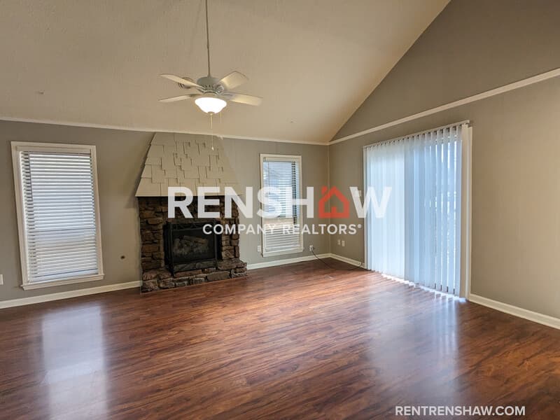 Bartlett House: 6936 Briarhill Dr