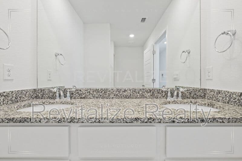 Daphne House: 12807 Philadelphia Blvd