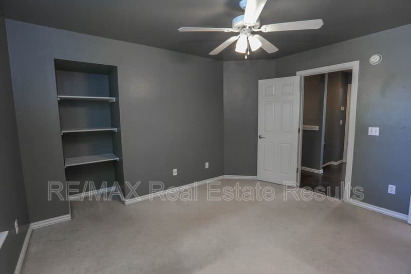 Rogers House: 5300 S 44th Pl