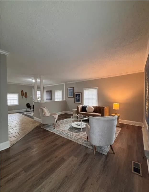 Richmond House: 2508 Robert Moore Cir