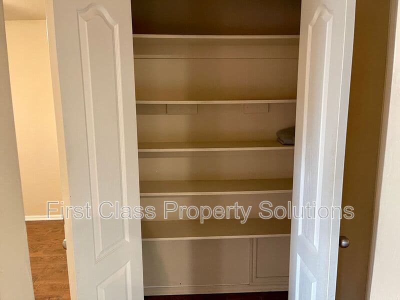 Moore House: 917 Renita Way