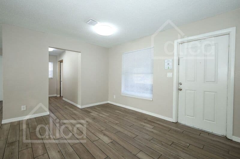 Orlando House: 4746 Cepeda St