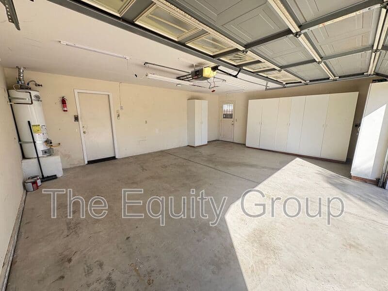 Visalia House: 323 South Citrus Court