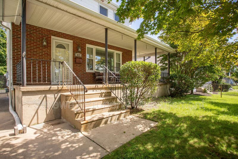 Magnolia House: 417 N Warwick Rd