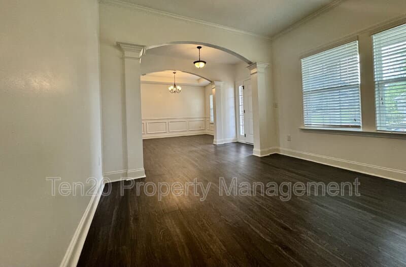 Columbus House: 5037 Lexington Lane