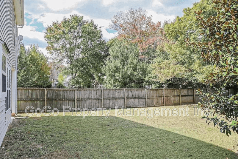 Simpsonville House: 105 Fairview Lake Way