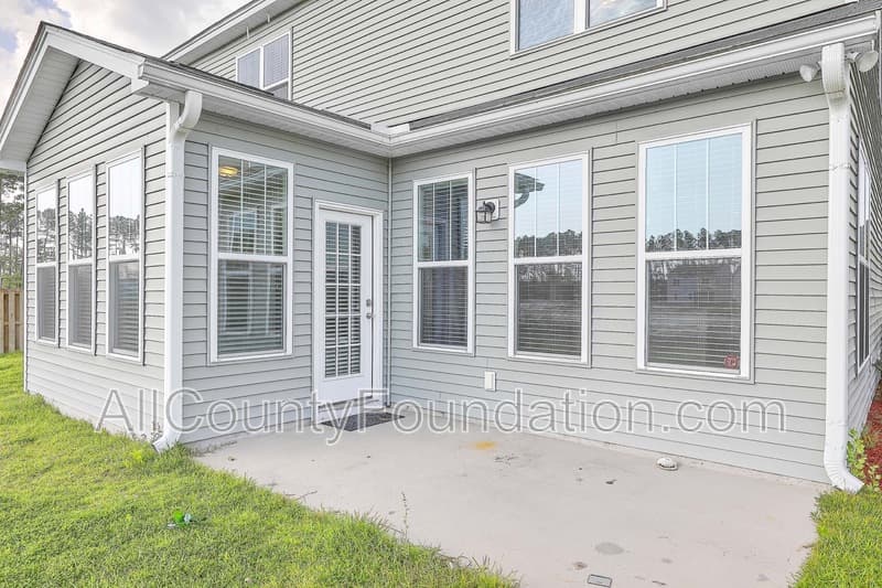 Summerville House: 431 Flat Rock Ln