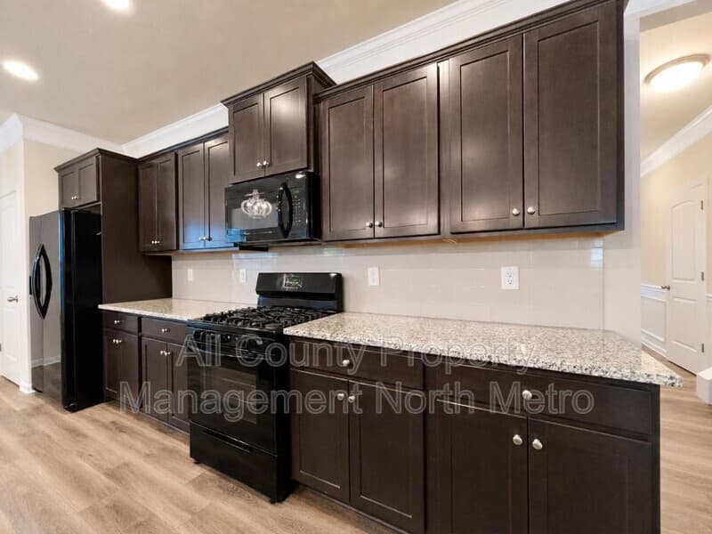 Canton House: 242 Hickory Commons Way