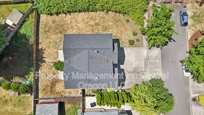 Hubbard Townhome: 2110 Baines Blvd