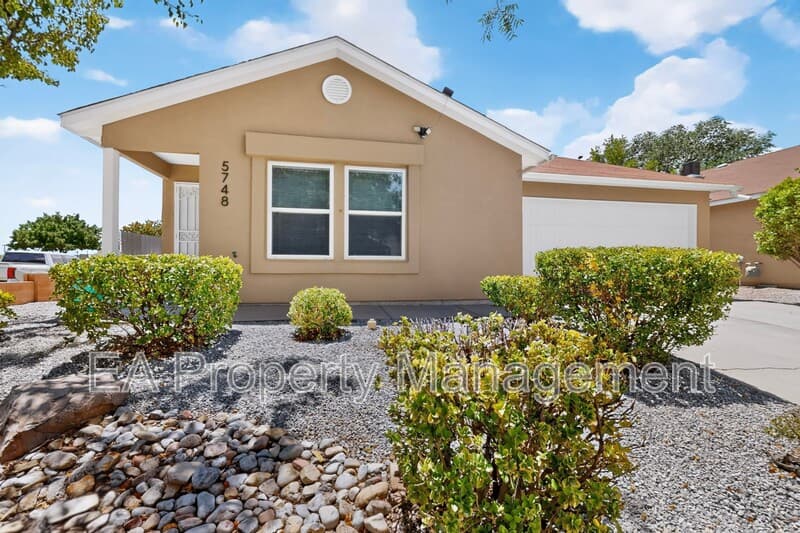 Albuquerque House: 5748 Pinon Flats Rd NW
