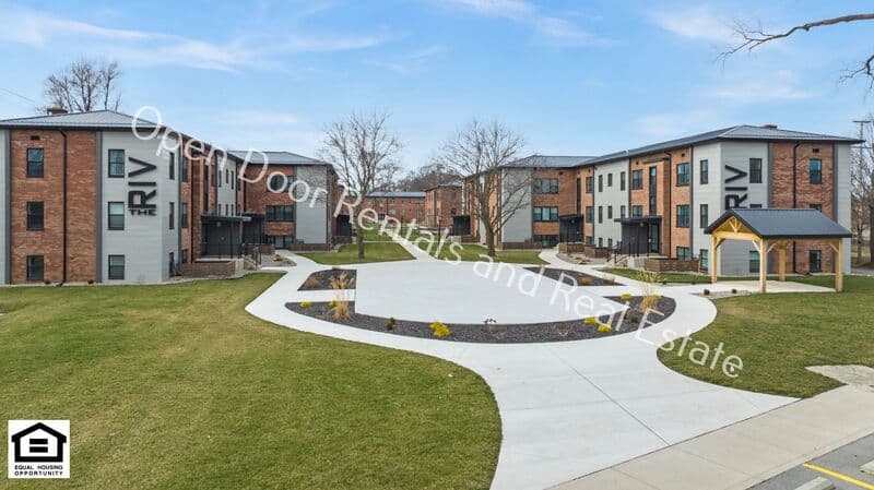 Fort Wayne House: 1823 Griswold Drive O21