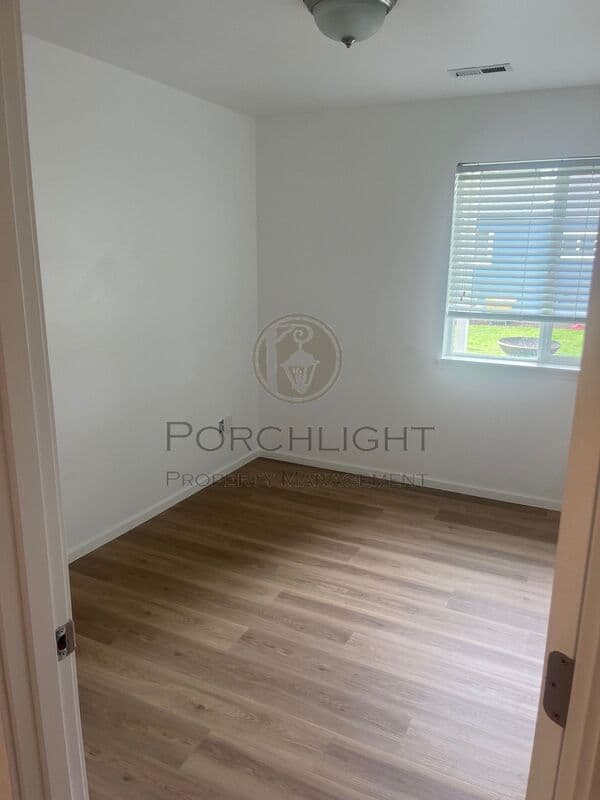 Sumas Condo: 208 Noble Street - 1