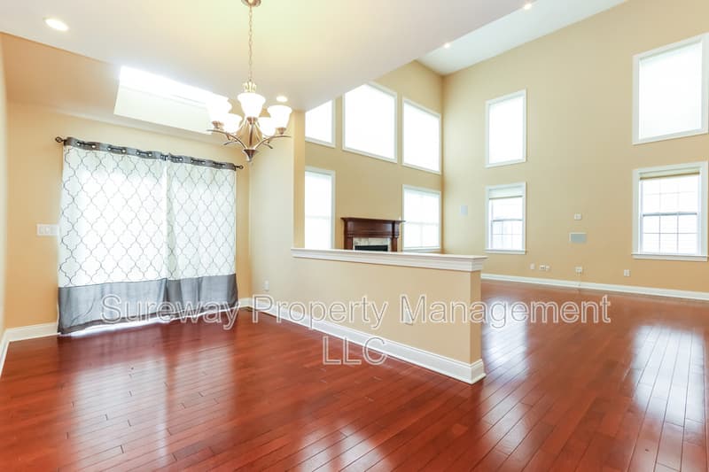 Monroe Township House: 17 Greylynne Drive