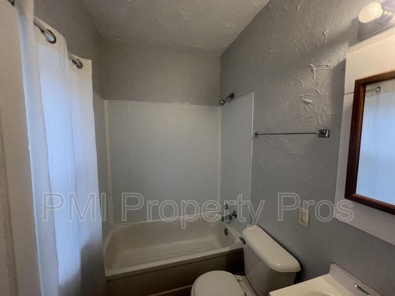 Milwaukee Condo: 2439A N Dr William Finlayson