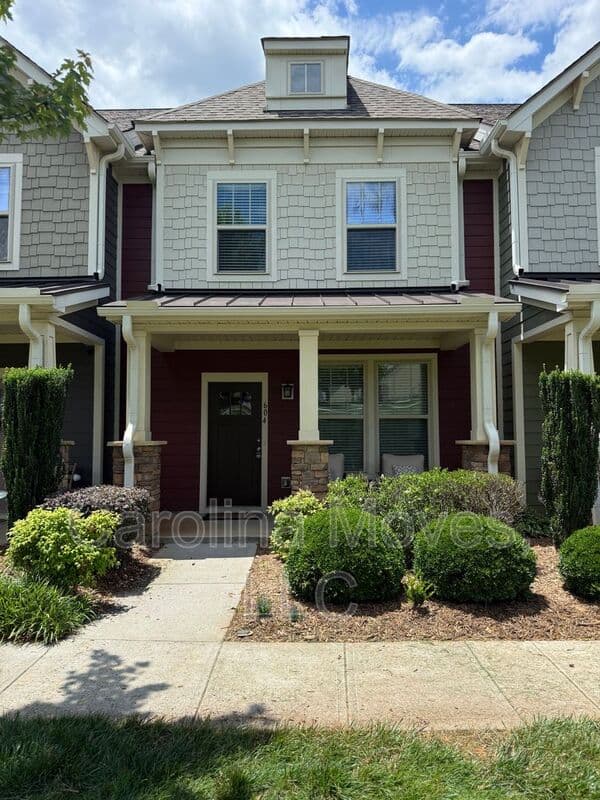 Greer Townhome: 604 Springbank Alley