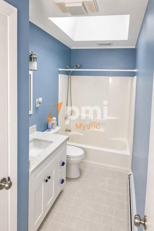 Mystic House: 90 Nantucket Dr