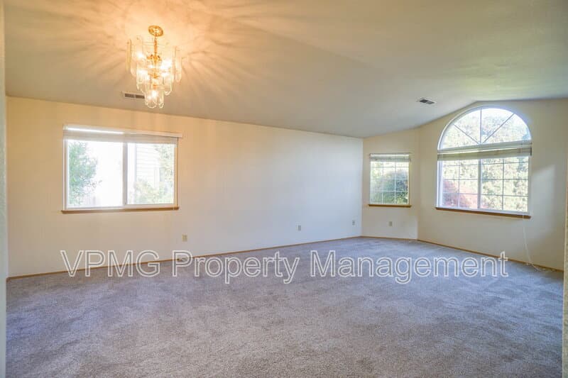 Vancouver House: 15807 NE 40th St