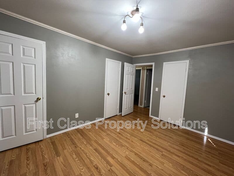 Del City House: 3200 Del Rancho Rd