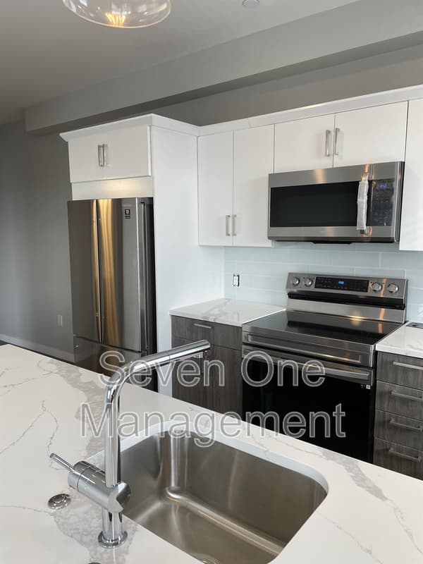 Philadelphia Condo: 4649 Umbria Street - 304