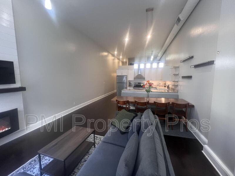 Milwaukee Condo: 715 North Milwaukee Street