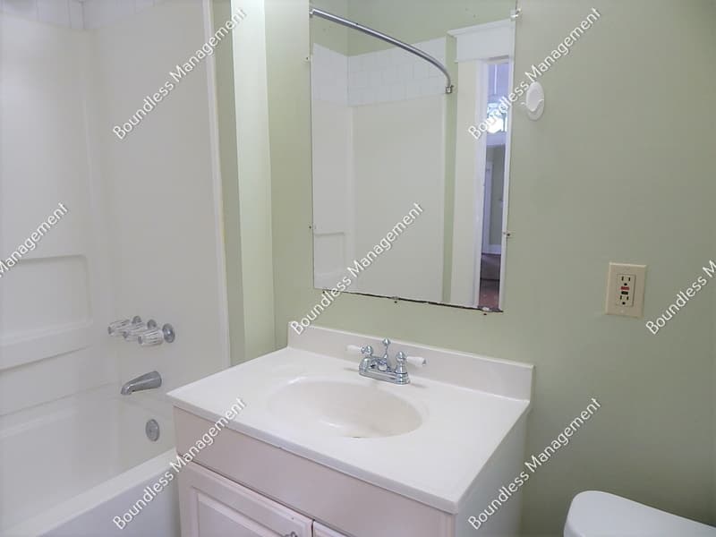 Atlanta House: 742 Lake Ave NE