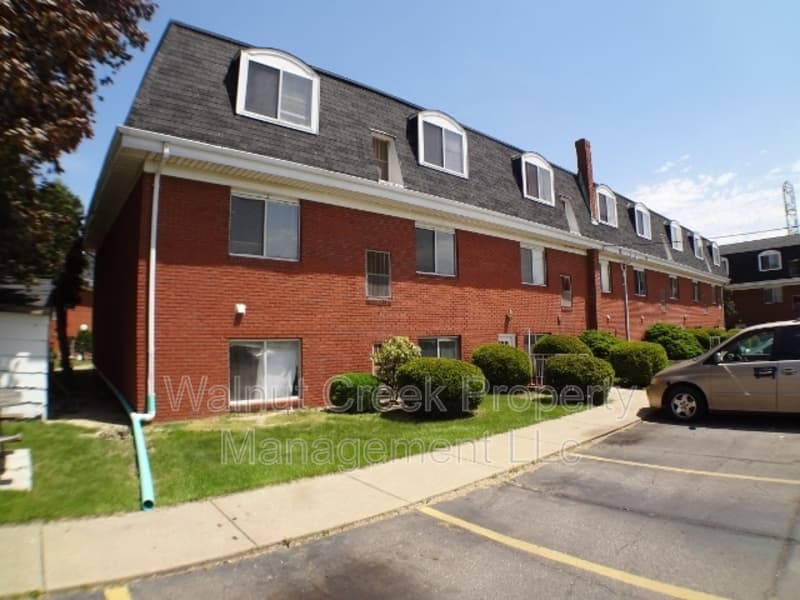 Lorain Condo: 2104 Tower Blvd