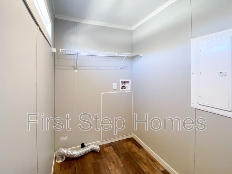 Oak Point House: 235 Islero Drive