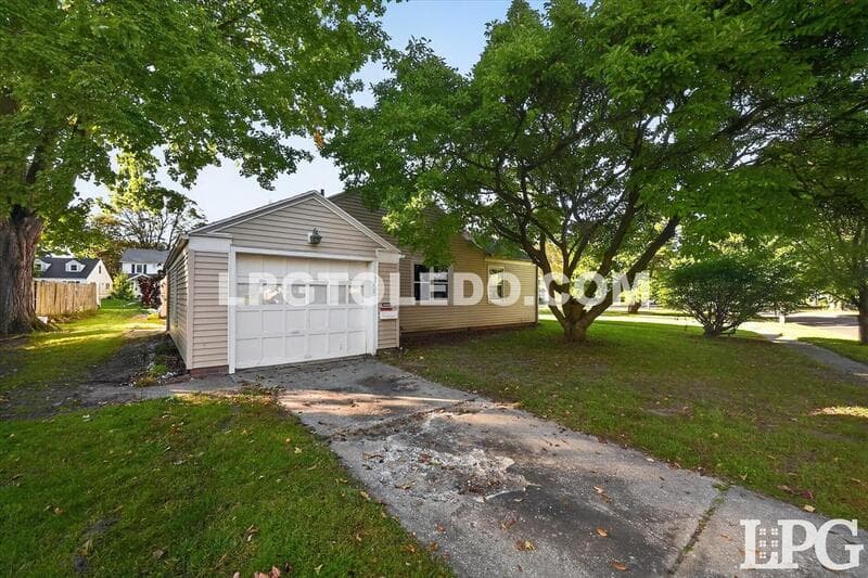 Toledo Condo: 3735 Shellbourne Rd.