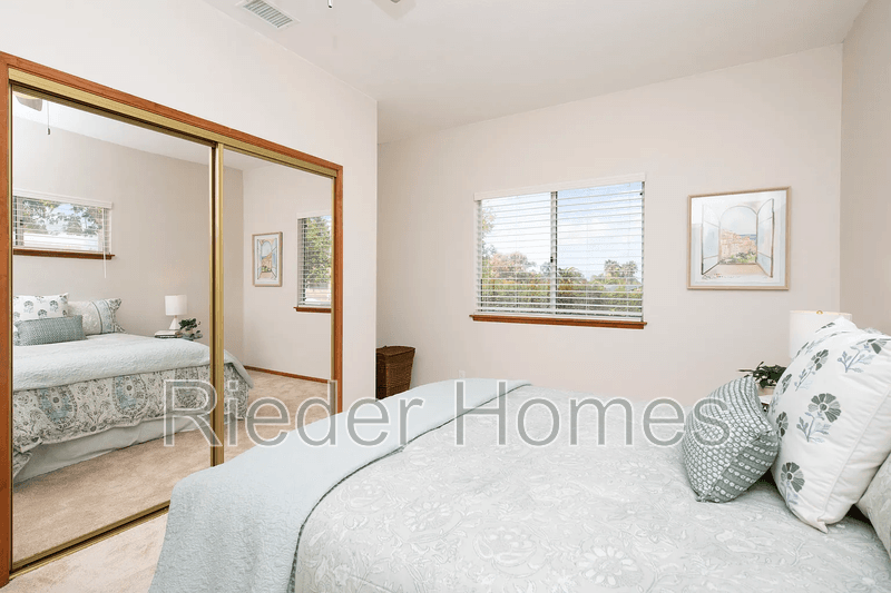 Oceanside House: 1606 Hackamore Rd