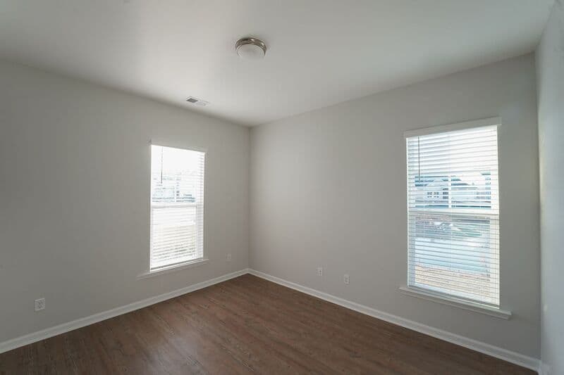 Savannah House: 257 Brookline Dr