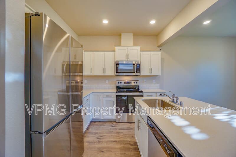 Vancouver House: 2641 Northeast 115th Plaza