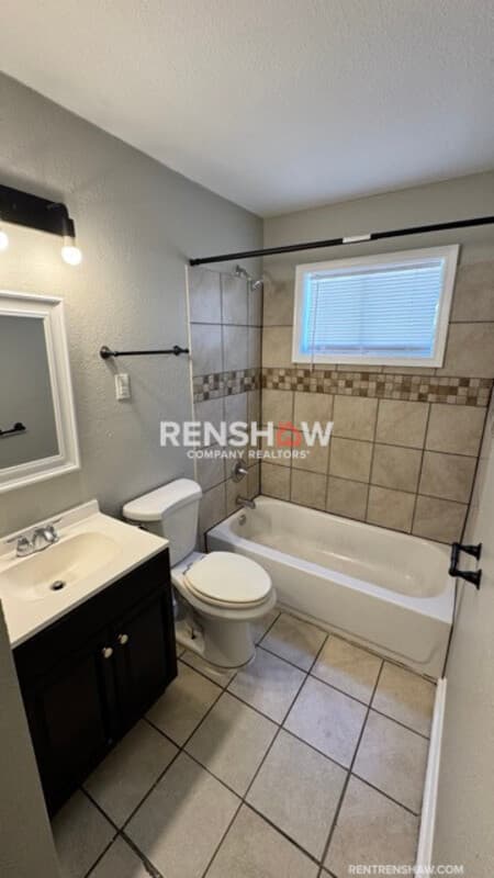 Memphis House: 4175 Warbonnet St