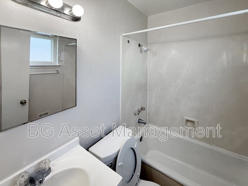 Sacramento Condo: 728 Darina Avenue