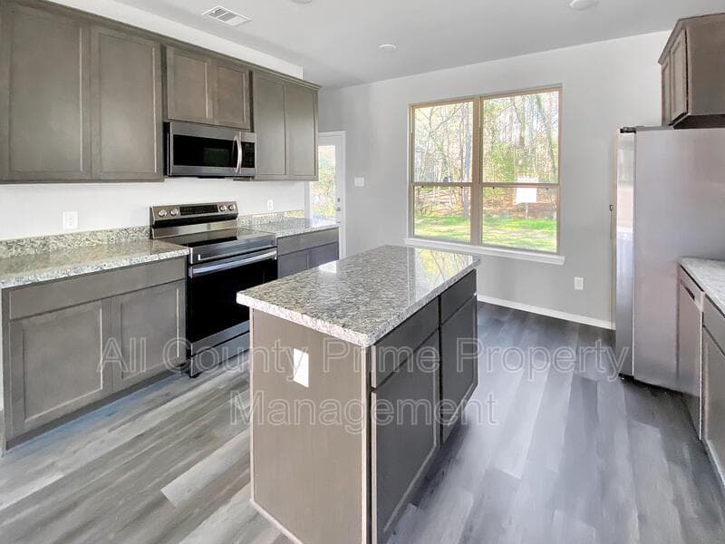 Montgomery House: 1202 St Lawrence River Road