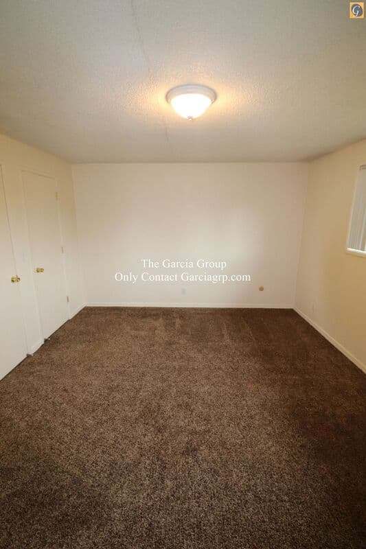 Oregon City Townhome: 581 Holmes Lane
