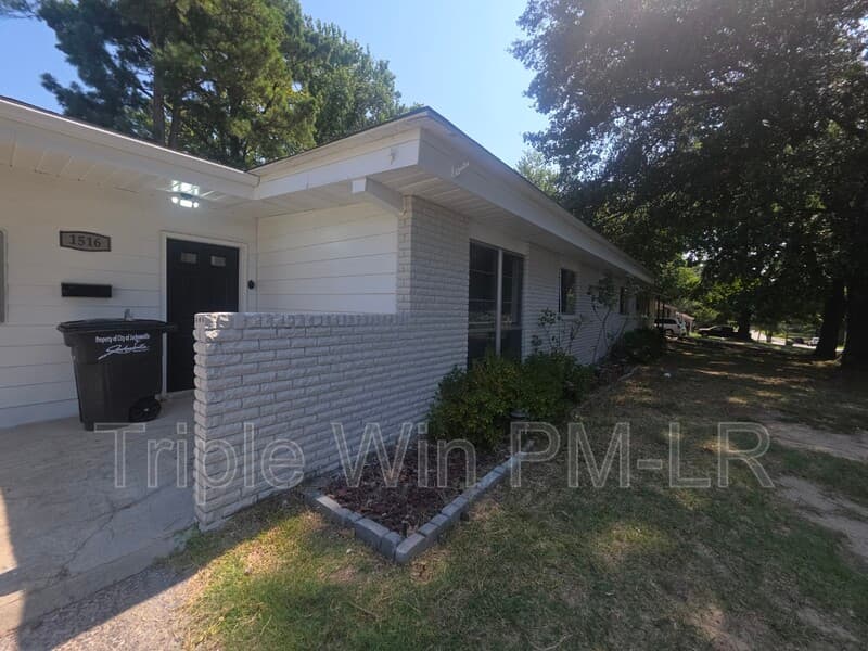 Jacksonville House: 1516 Gregory St