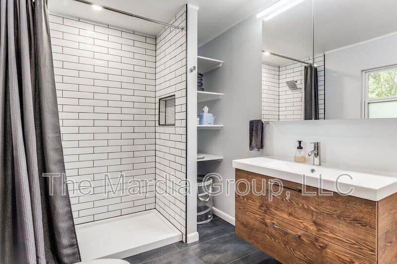 Dallas House: 10312 Sylvia Dr.