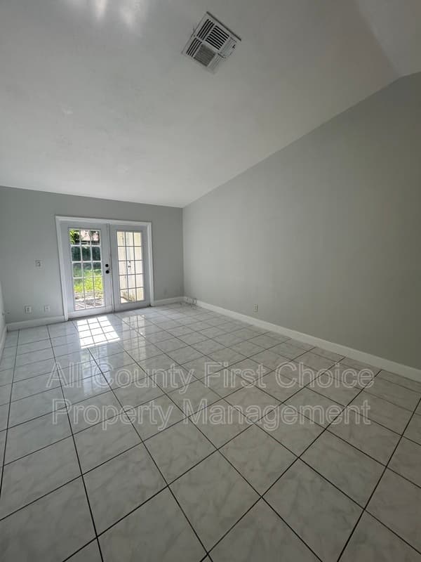 St. Petersburg Condo: 3621 35th St N