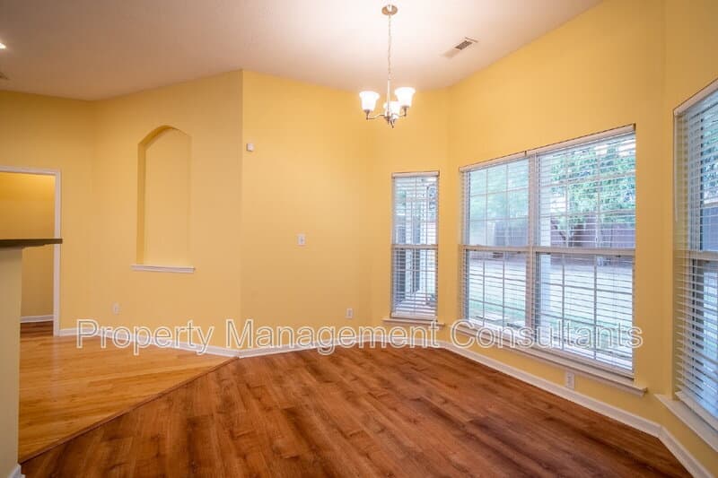 Madison House: 216 Horseshoe Bend North