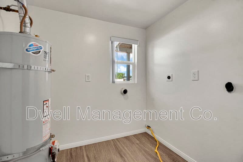 Spring Valley House: 9105 Rosedale Dr