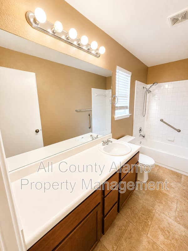Selma House: 9006 Pinseeker