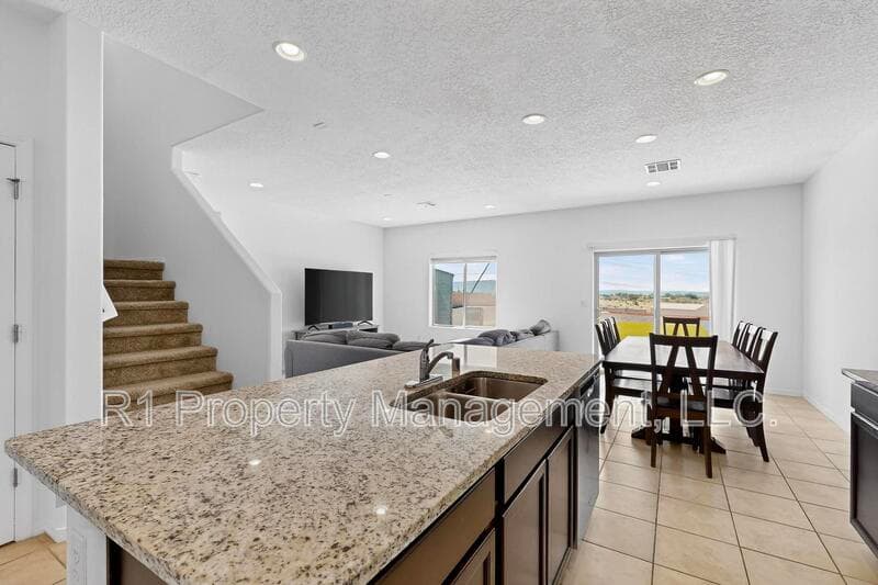 Rio Rancho House: 108 Hue Street
