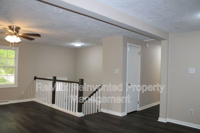 Aiken House: 3328 Vaucluse Rd.