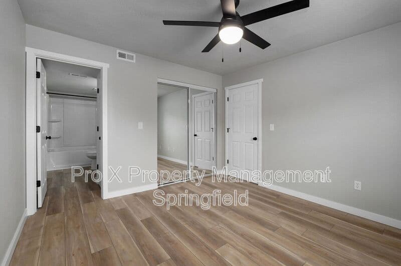 Springfield Condo: 2213 East Macs Court